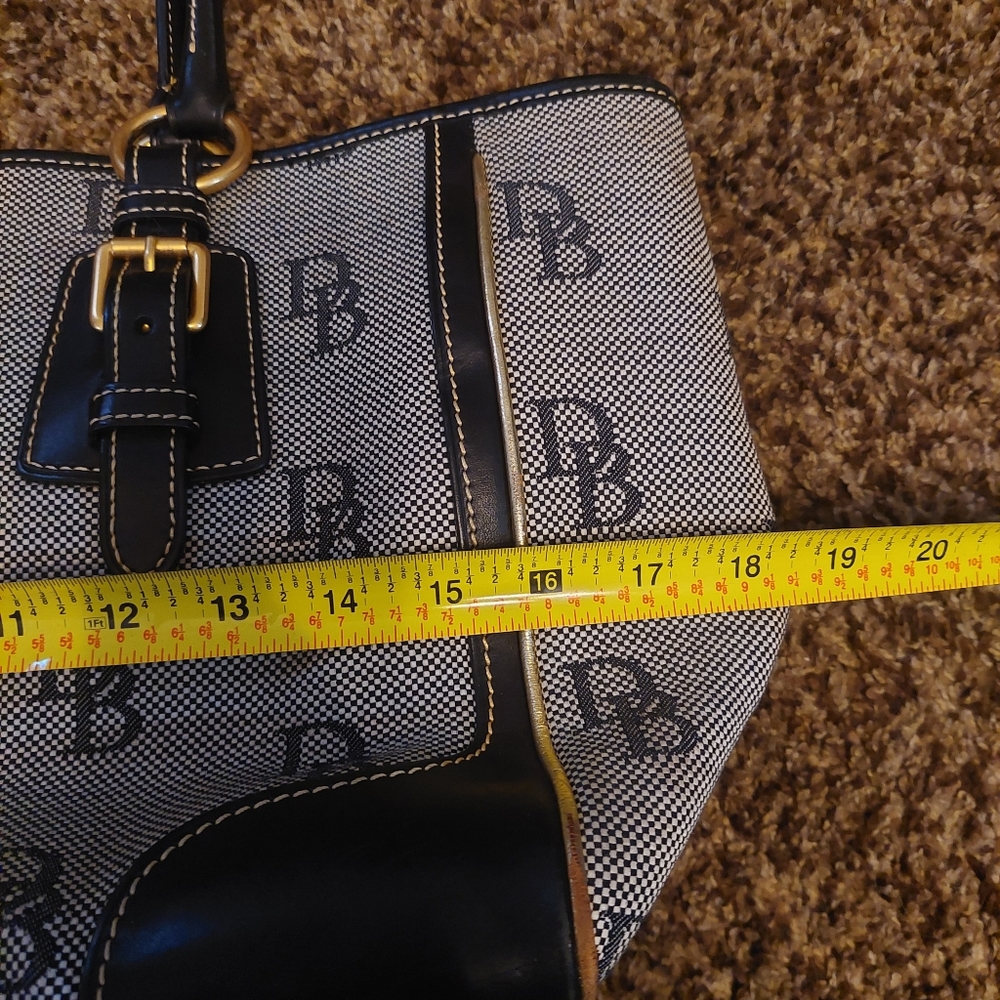 Dooney and bourke large classic logo tote. - Picture 9 of 9